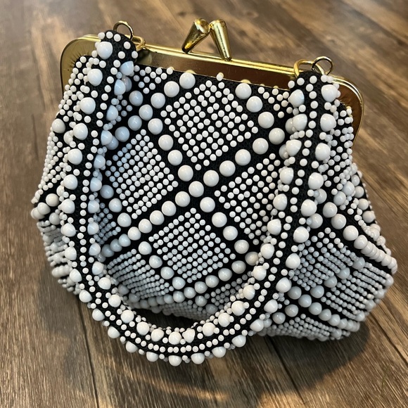 Vintage Beaded Black and White Handbag 1960s Kisslock Elegant - Picture 3 of 7